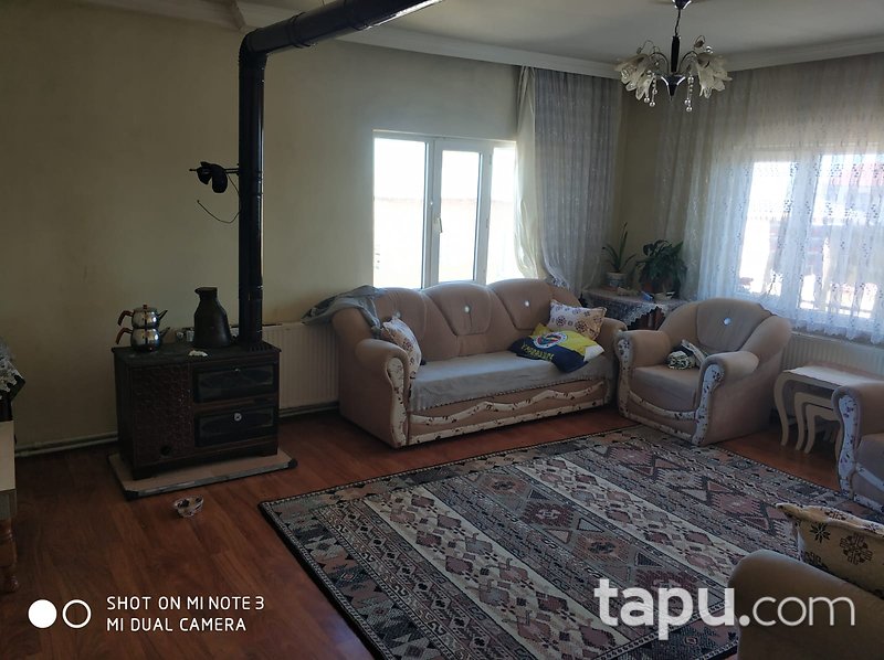 Sivas Kangal Karşıyaka Mahallesi'nde 2+1 454 m2 Kagir Ev ve Arsası