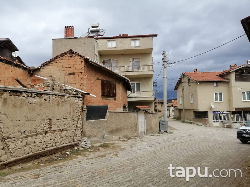Kütahya Tavşanlı Güzelyurt Mahallesi'nde Bina ve Arsası