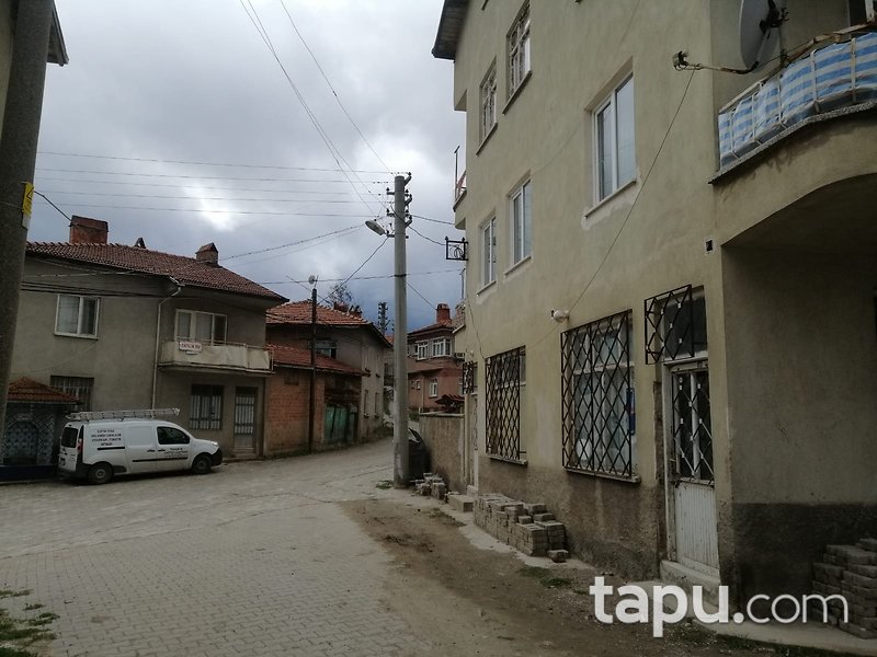 Kütahya Tavşanlı Güzelyurt Mahallesi'nde Bina ve Arsası
