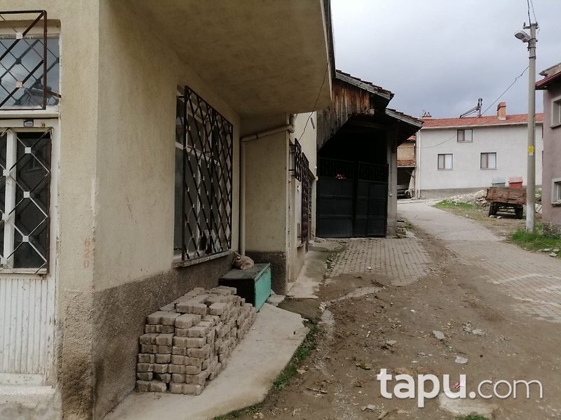 Kütahya Tavşanlı Güzelyurt Mahallesi'nde Bina ve Arsası