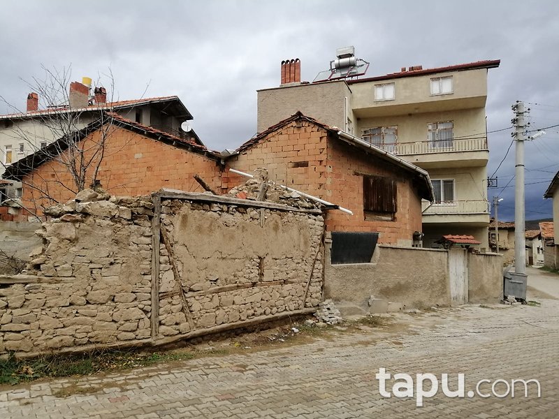 Kütahya Tavşanlı Güzelyurt Mahallesi'nde Bina ve Arsası