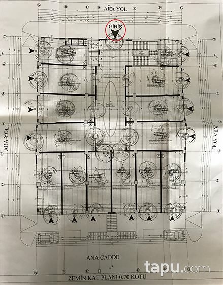 Kastamonu Araç Yeni Mahallesi'nde Geniş Vitrin Cepheli İskanlı 421 m2 Dükkan