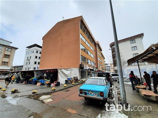 Zonguldak İstiklal Caddesi'nde Yakıcı İş Merkezi İçinde 140 m Ofis
