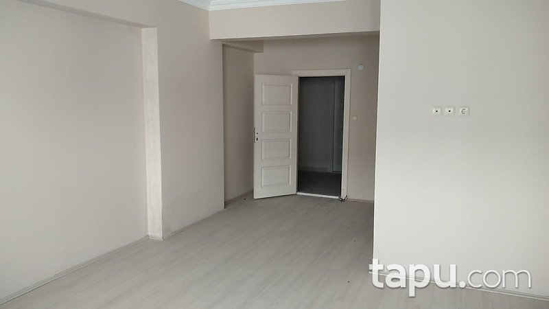 Zonguldak İstiklal Caddesi'nde Yakıcı İş Merkezi İçinde 28 m Ofis