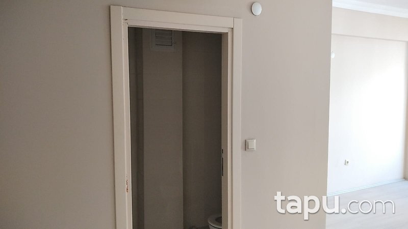 Zonguldak İstiklal Caddesi'nde Yakıcı İş Merkezi İçinde 28 m Ofis