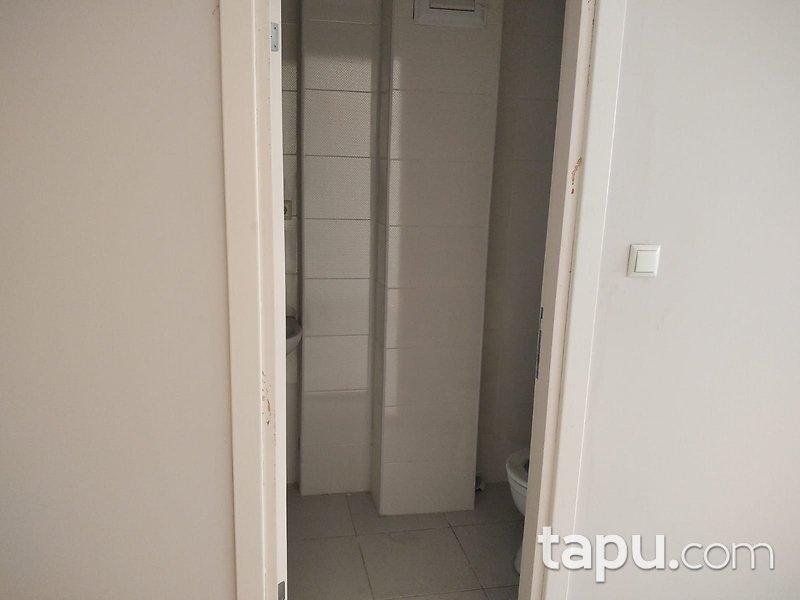 Zonguldak Çaycuma'da Yakıcı İş Merkezi İçinde 28 m Ofis