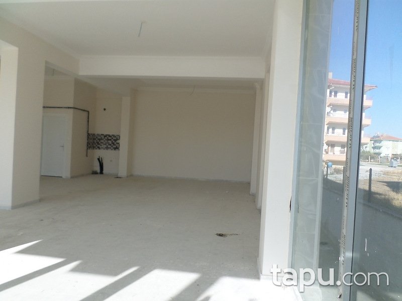 Ankara Çubuk'ta Cadde Cepheli Tabela Değeri Yüksek 78 m2 Dükkan