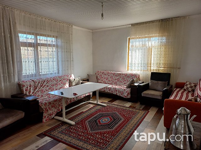 Gölbaşı'nda 987 m2 Arsa İçinde Müstakil Ev