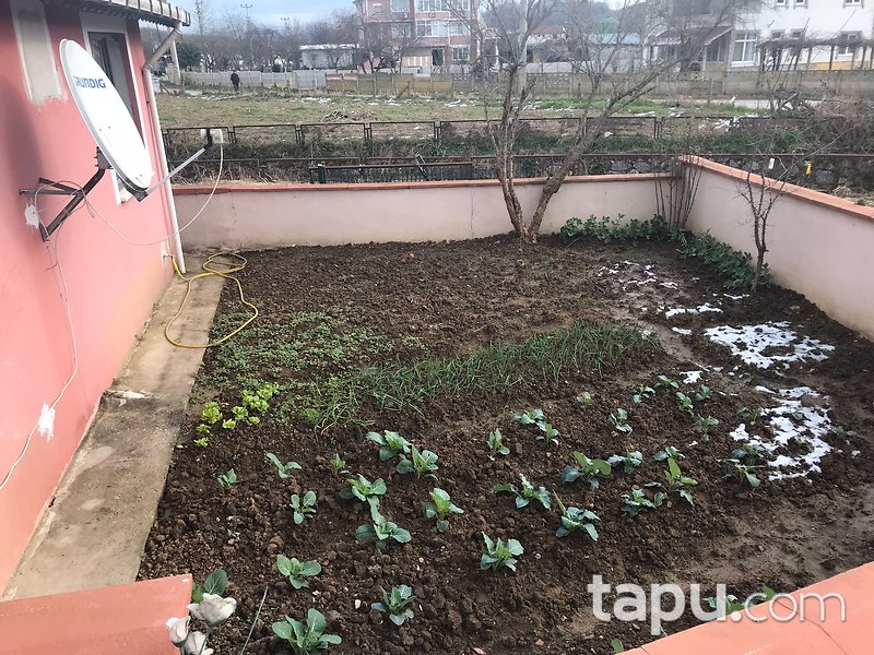 Sakarya Demiraçma Mahallesi'nde Hisseli 1198 Arazi içinde Müstakil Ev