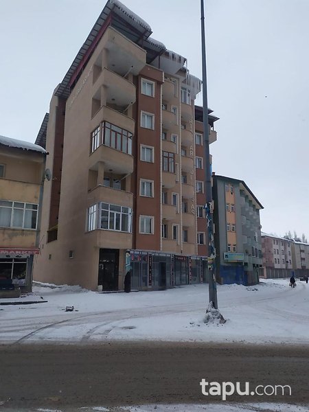 Ağrı Merkez Cumhuriyet Mahallesi'nde 3+1 143 m2 Daire