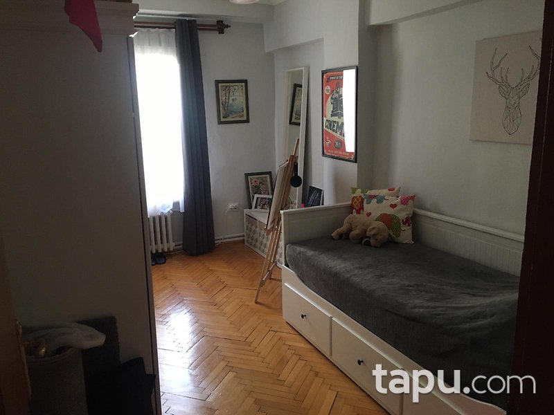 Sarıyer Gazeteciler Sitesi’nde 3+1 100 m2 Ara kat Daire