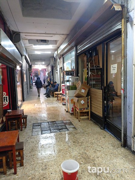 Sefaköy Bankalar Caddesi'nde Pasaj İçi Kiracılı Dükkan