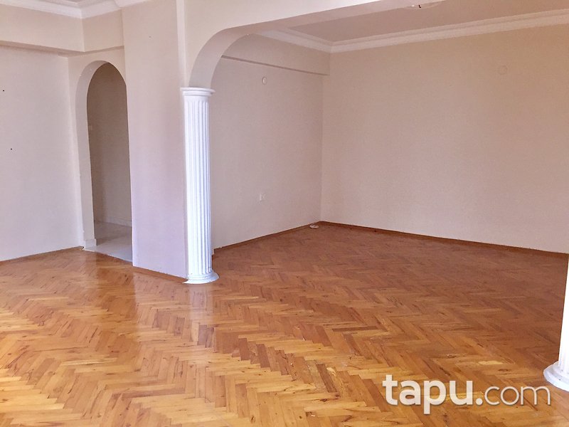 Tarabya Sanatçılar Sitesi'nde 2+1 Satılık Daire