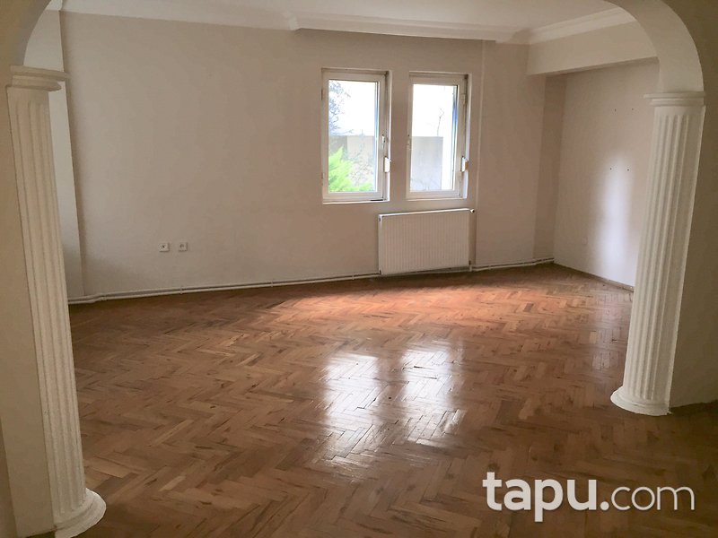 Tarabya Sanatçılar Sitesi'nde 2+1 Satılık Daire