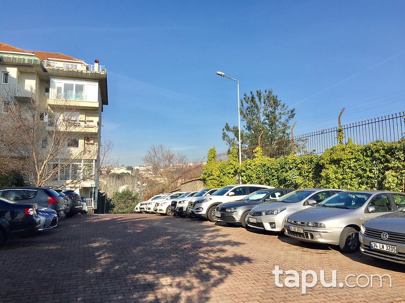 Tarabya Sanatçılar Sitesi'nde 2+1 Satılık Daire