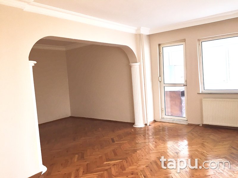 Tarabya Sanatçılar Sitesi'nde 2+1 Satılık Daire