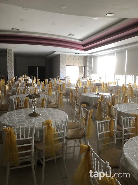Bursa Osmangazi'de Mükemmel Lokasyonda Cadde Cepheli Kiracılı Düğün Salonu