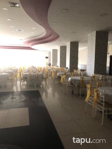 Bursa Osmangazi'de Mükemmel Lokasyonda Cadde Cepheli Kiracılı Düğün Salonu