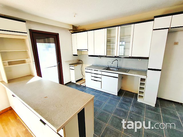 Bahçeşehir Badem Villaları'nda E Tipi 5+2 350 m2 Villa