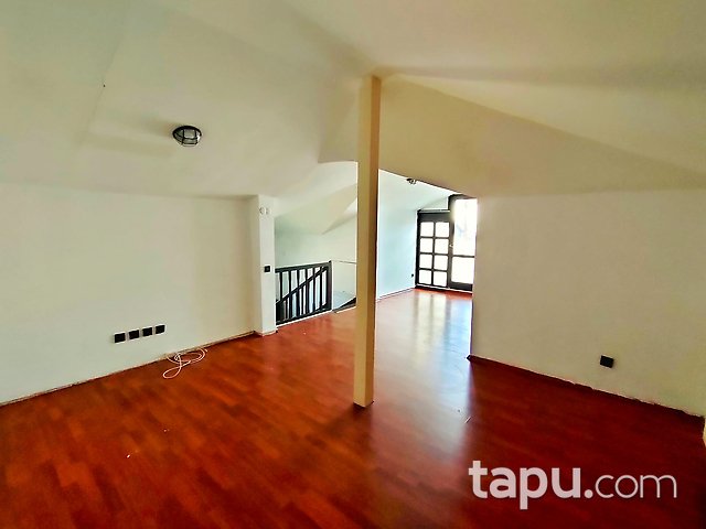 Bahçeşehir Badem Villaları'nda E Tipi 5+2 350 m2 Villa