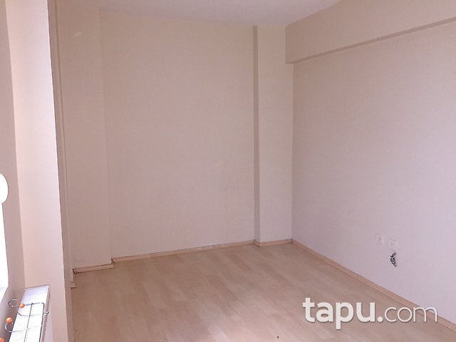 Tarabya Sanatçılar Sitesi'nde Yenilenmiş Yüksek Girişli Kiralık Daire