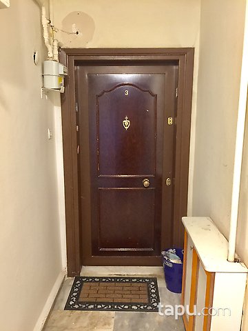 Tarabya Sanatçılar Sitesi'nde Yenilenmiş Yüksek Girişli Kiralık Daire