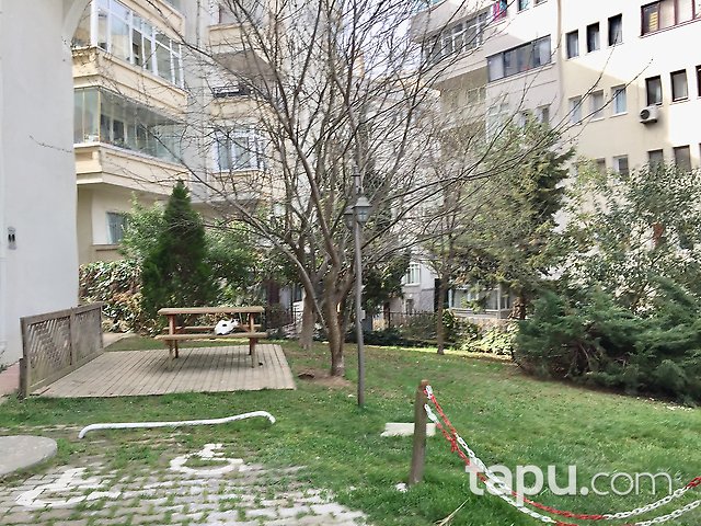 Tarabya Sanatçılar Sitesi'nde Yenilenmiş Yüksek Girişli Kiralık Daire