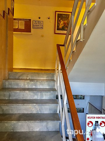 Tarabya Sanatçılar Sitesi'nde Yenilenmiş Yüksek Girişli Kiralık Daire