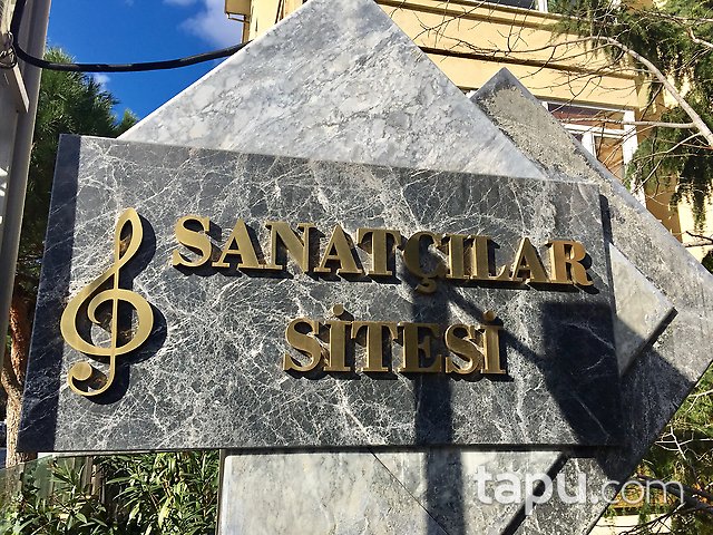 Tarabya Sanatçılar Sitesi'nde Yenilenmiş Yüksek Girişli Kiralık Daire