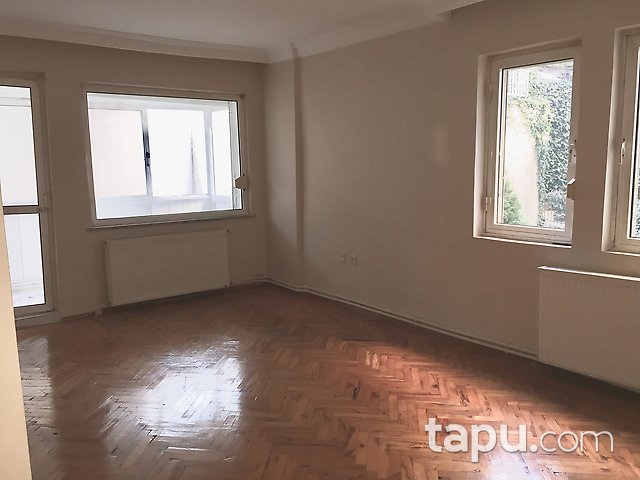 Tarabya Sanatçılar Sitesi'nde Yenilenmiş Yüksek Girişli Kiralık Daire