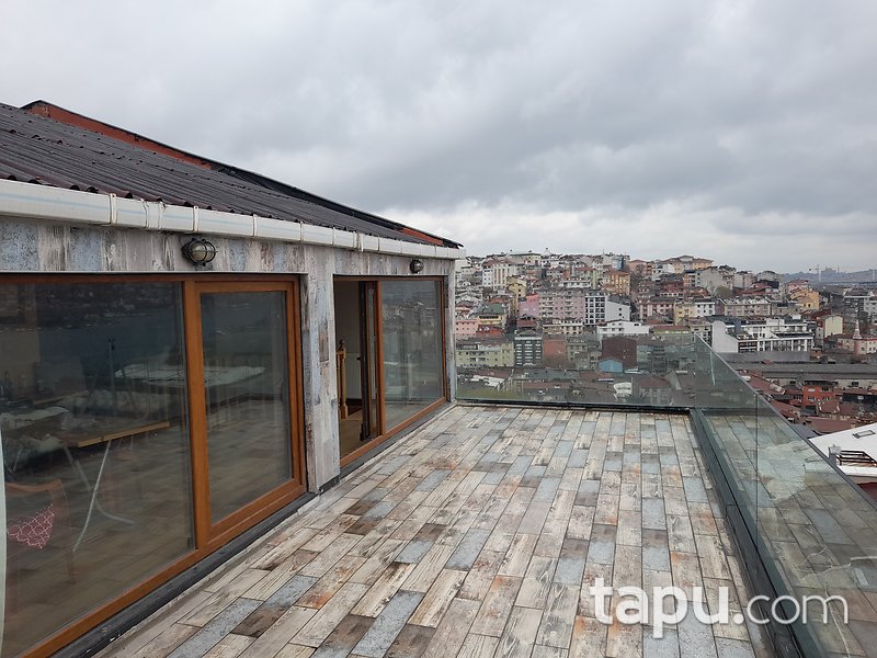 Komple Haliç Manzaralı Bakımlı Geniş Çatı Dubleks Daire