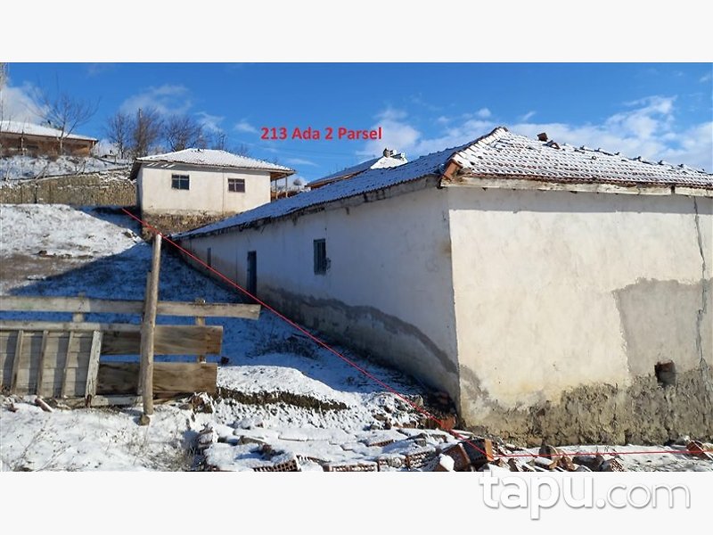 Çorum Sungurlu Derekışla Köyü'nde 225 m2 İmarlı Arsa