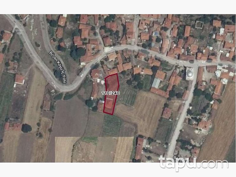 Kütahya Domaniç Böçen Köyü'nde Kargir Ev ve Bahçesi