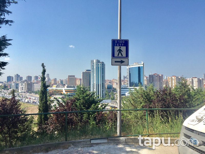 Maltepe Altıntepe'de Balkonlu Geniş Ferah 3+1 Daire