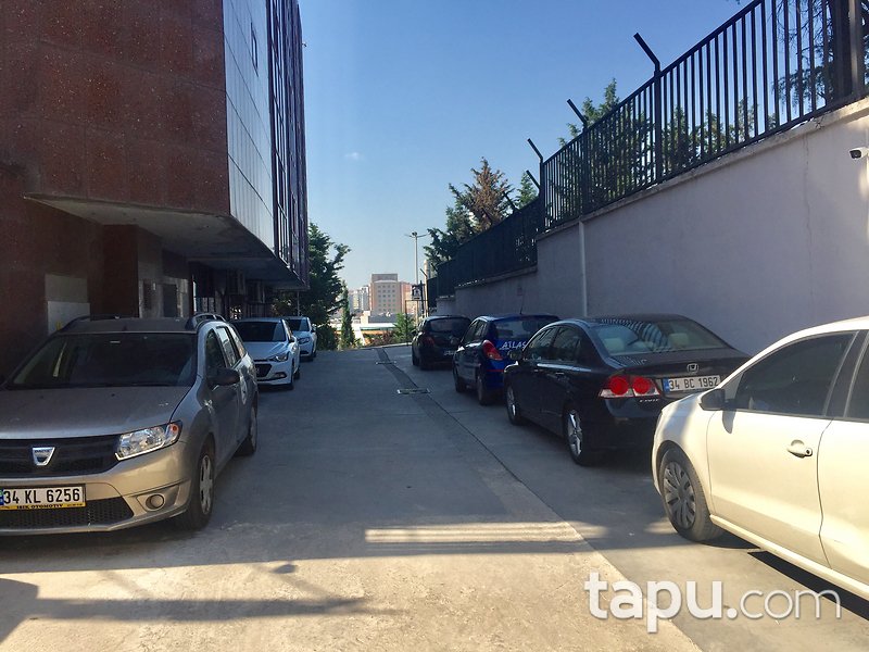 Maltepe Altıntepe'de Balkonlu Geniş Ferah 3+1 Daire