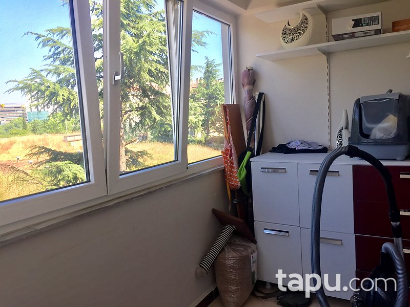 Maltepe Altıntepe'de Balkonlu Geniş Ferah 3+1 Daire