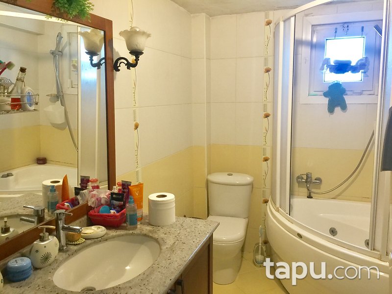 Maltepe Altıntepe'de Balkonlu Geniş Ferah 3+1 Daire