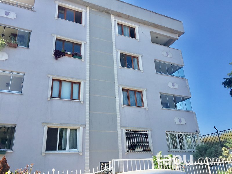 Maltepe Altıntepe'de Balkonlu Geniş Ferah 3+1 Daire