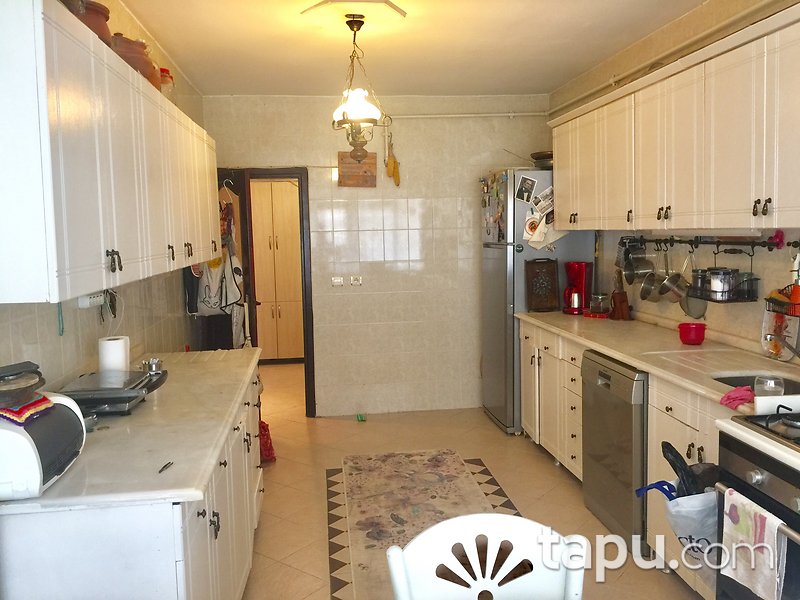 Maltepe Altıntepe'de Balkonlu Geniş Ferah 3+1 Daire