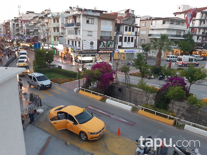 Kuşadası Merkez'de 28 m2 Ofis