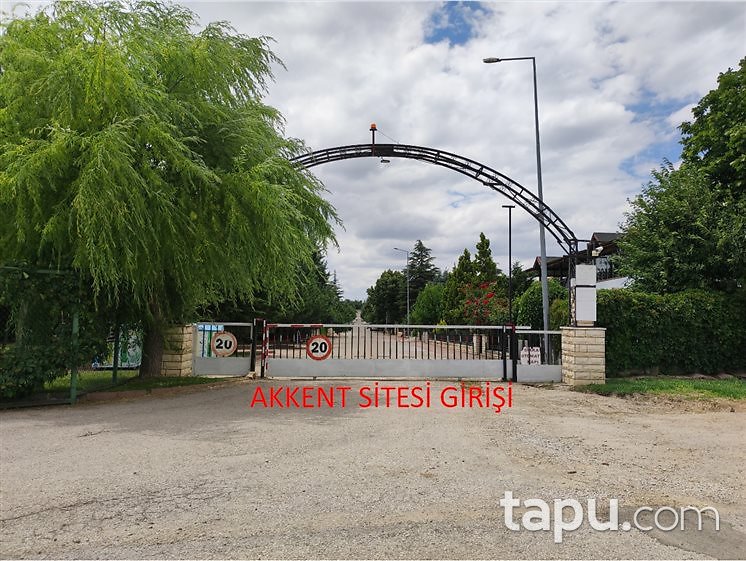 Akyurt Akkent Sitesi'nde Bahçe Kullanımlı 225 m2 Dubleks Daire