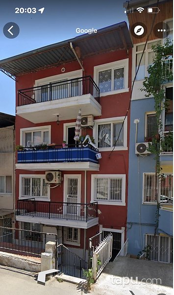 Bornova Kızılay'da Merkezi Konumda 4 Katlı Bina