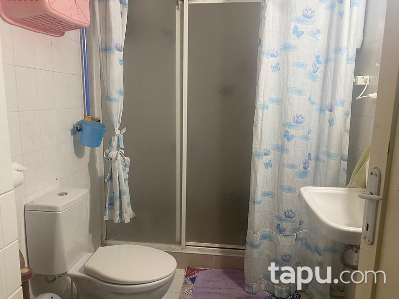 Bornova Kızılay'da Merkezi Konumda 4 Katlı Bina