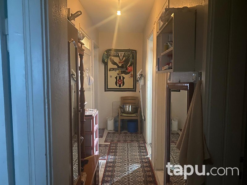 Bornova Kızılay'da Merkezi Konumda 4 Katlı Bina