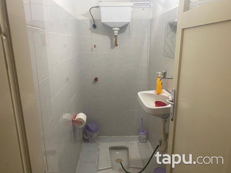 Bornova Kızılay'da Merkezi Konumda 4 Katlı Bina