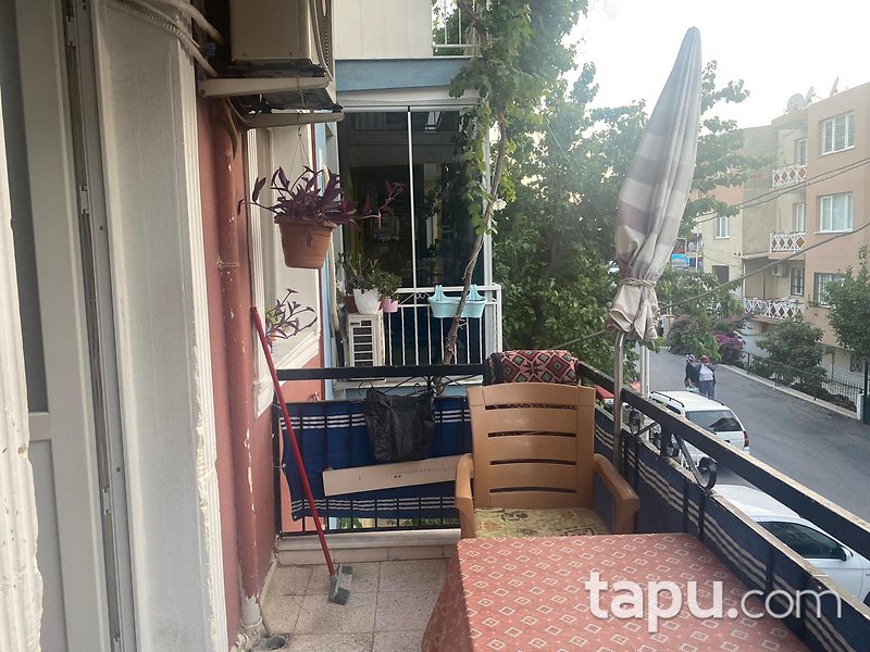 Bornova Kızılay'da Merkezi Konumda 4 Katlı Bina