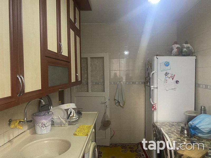 Bornova Kızılay'da Merkezi Konumda 4 Katlı Bina