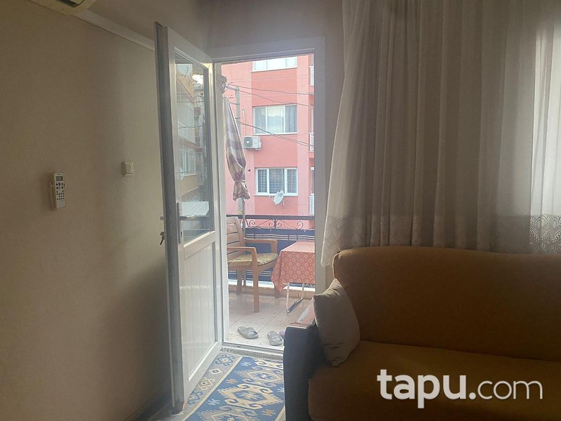 Bornova Kızılay'da Merkezi Konumda 4 Katlı Bina