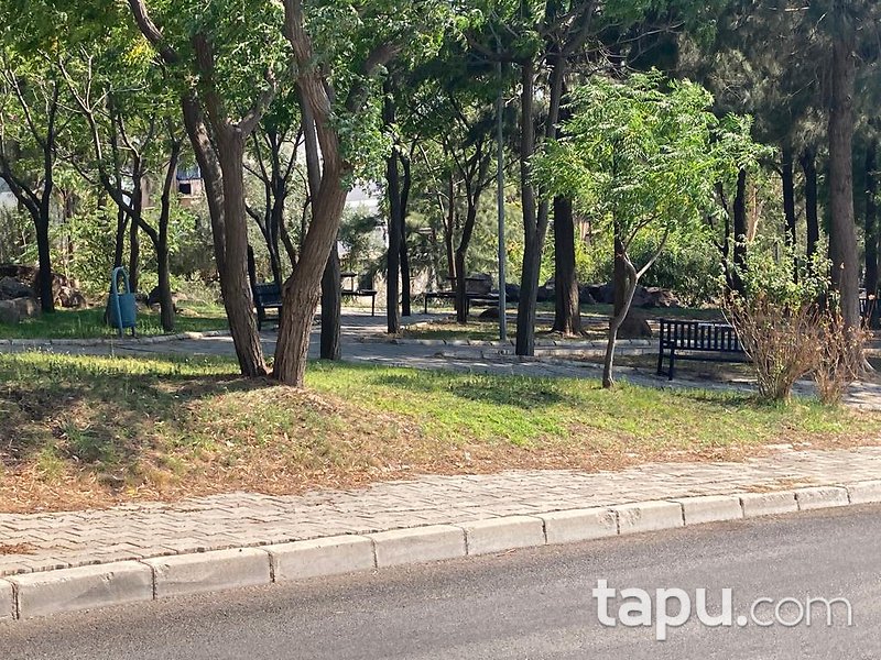 Bornova Ergene Mahallesi Merkezi Konumda Fırsat 3 Katlı Komple Bina