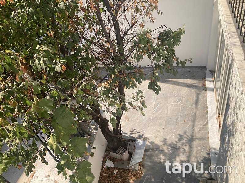 Bornova Ergene Mahallesi Merkezi Konumda Fırsat 3 Katlı Komple Bina